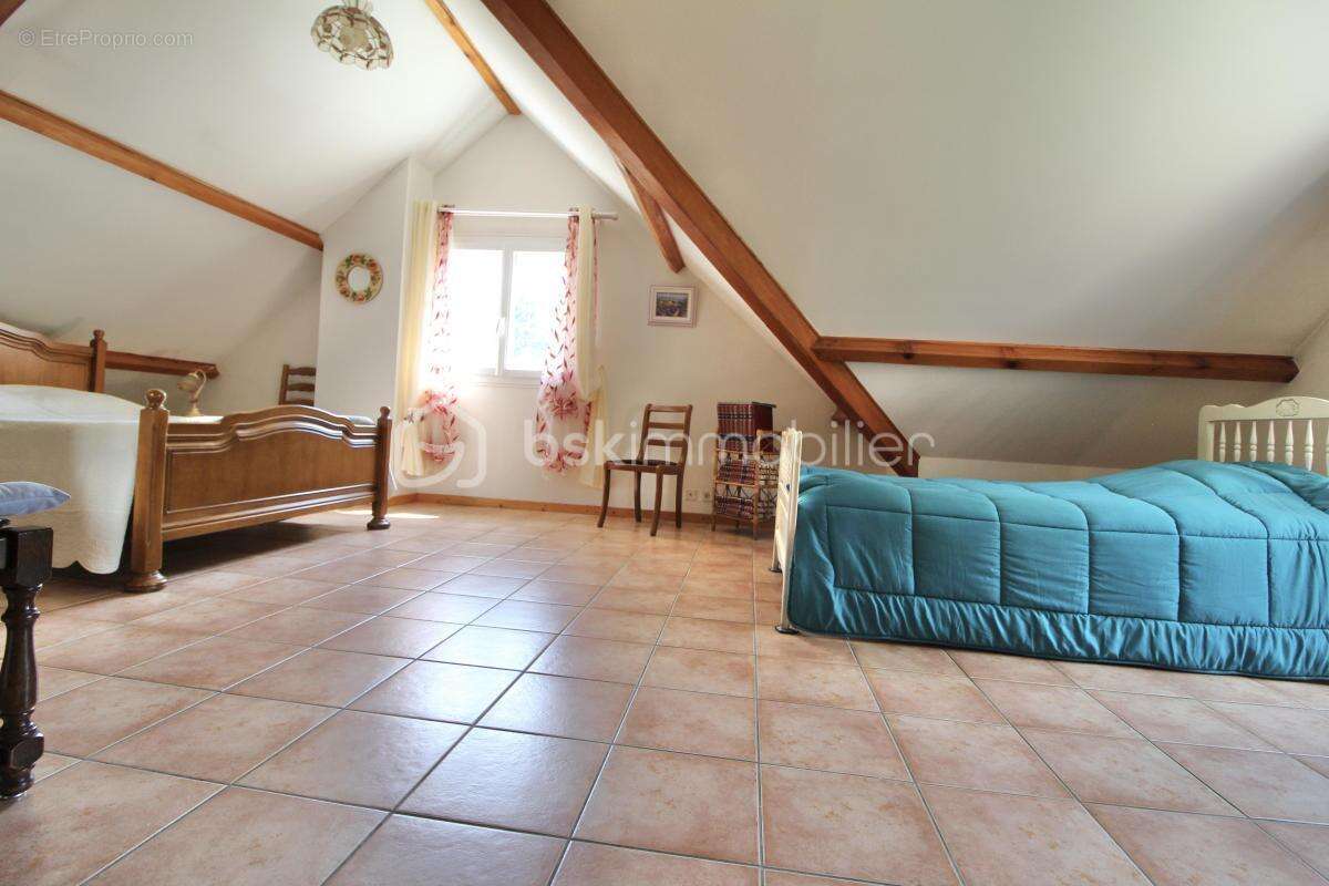 Maison à VILLENEUVE-SUR-YONNE