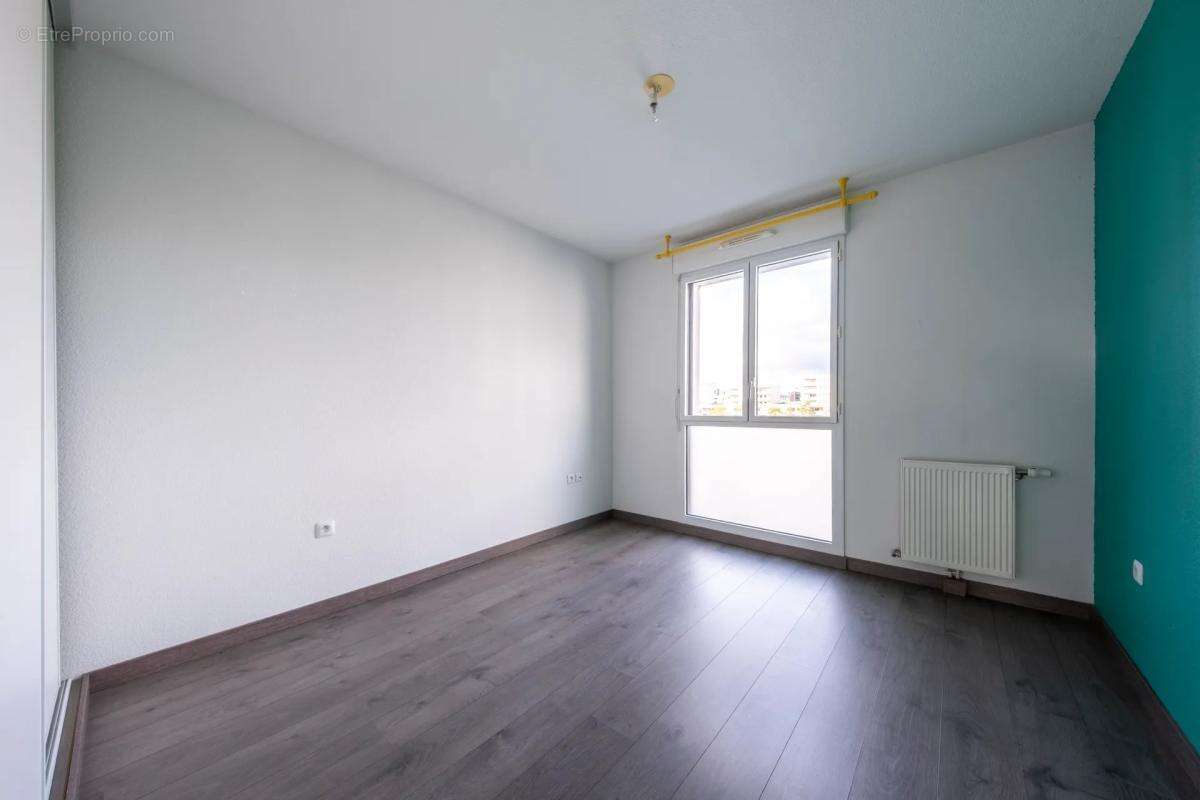 Appartement à BEAUZELLE