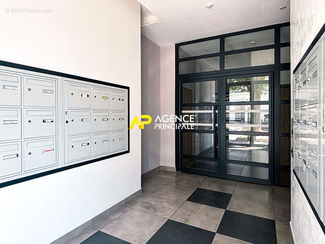 Appartement à SARTROUVILLE