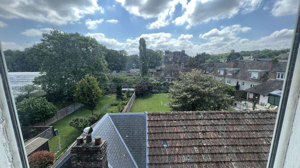 A vendre maison de ville en briques en plein centre ville de EU, 9 pièces, salon avec cheminée, salle à manger, 6 chambres, 2 sa - photo 11