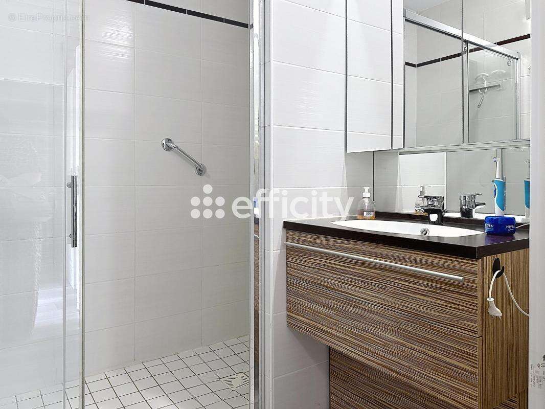 Maison 60 m² à Jonquieres-Saint-Vincent  - photo 5