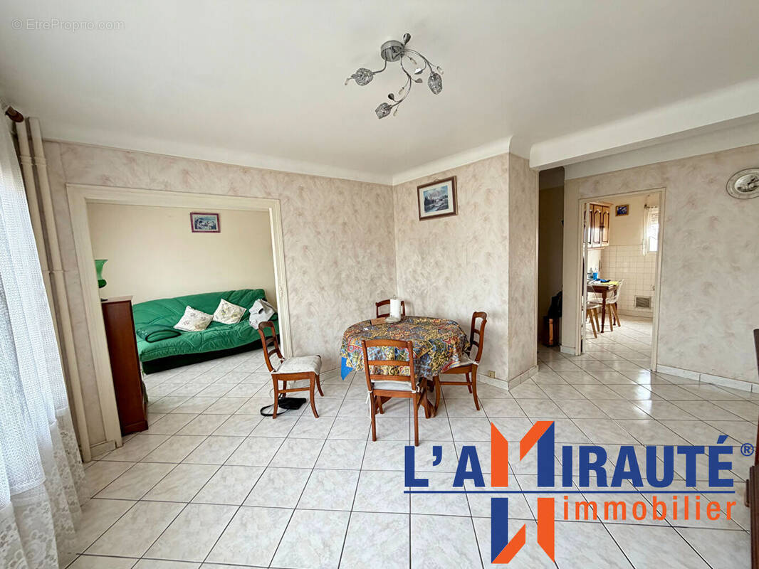 Appartement à SARTROUVILLE