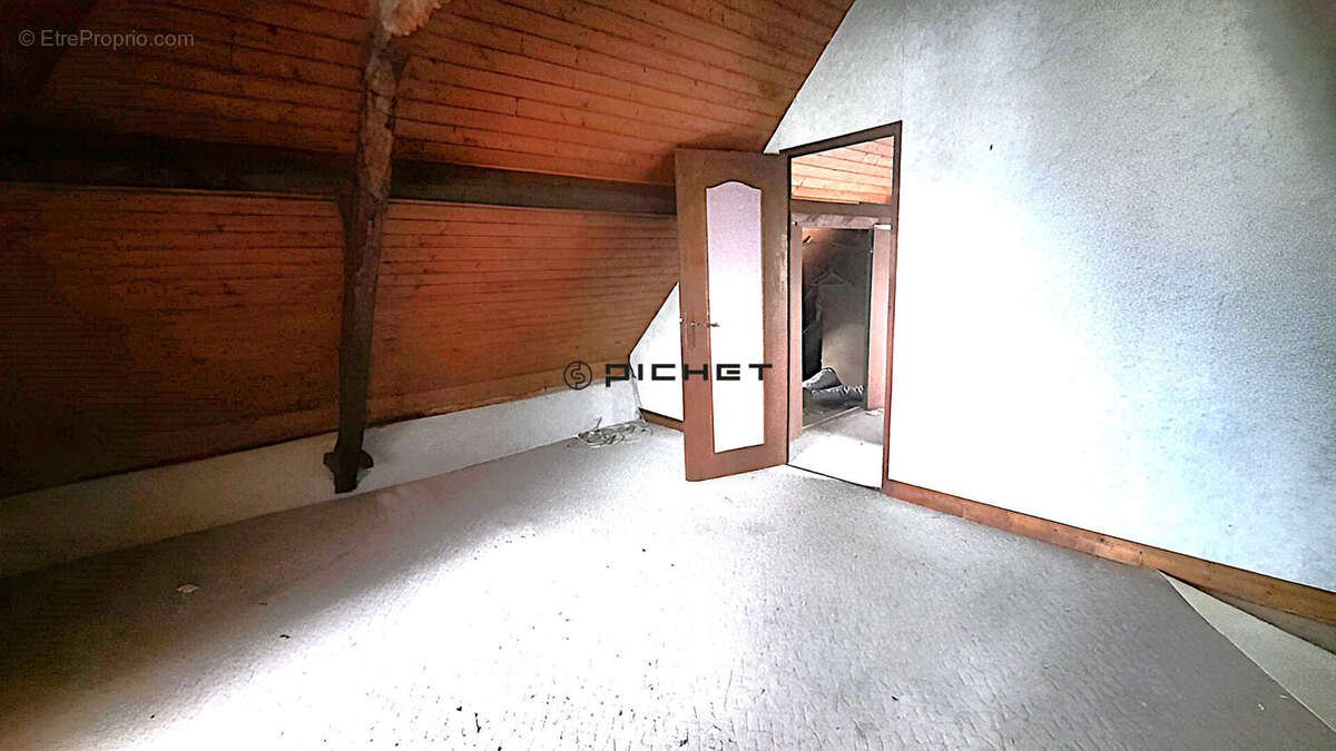 Maison à ALLASSAC
