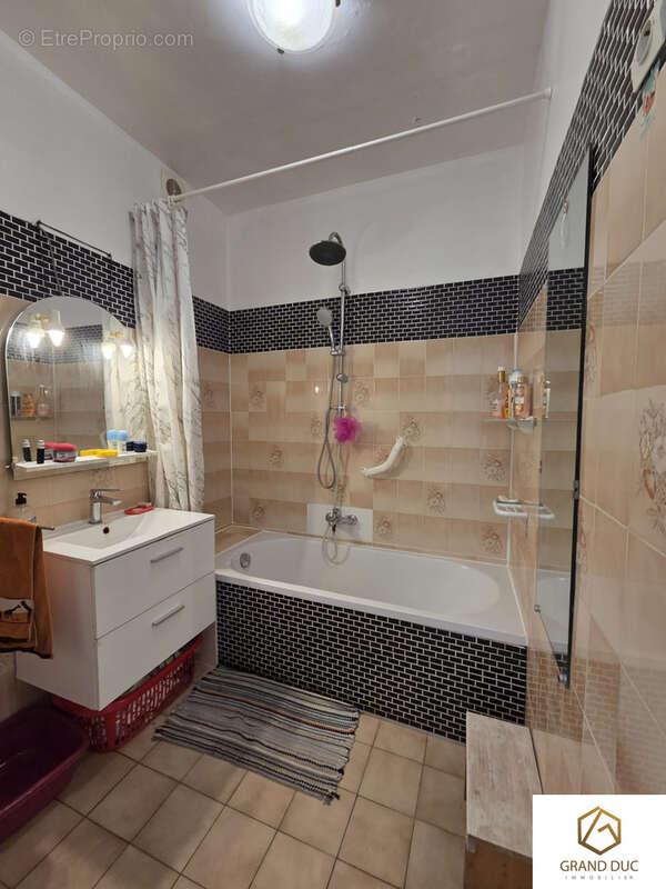 Appartement à MARSEILLE-3E