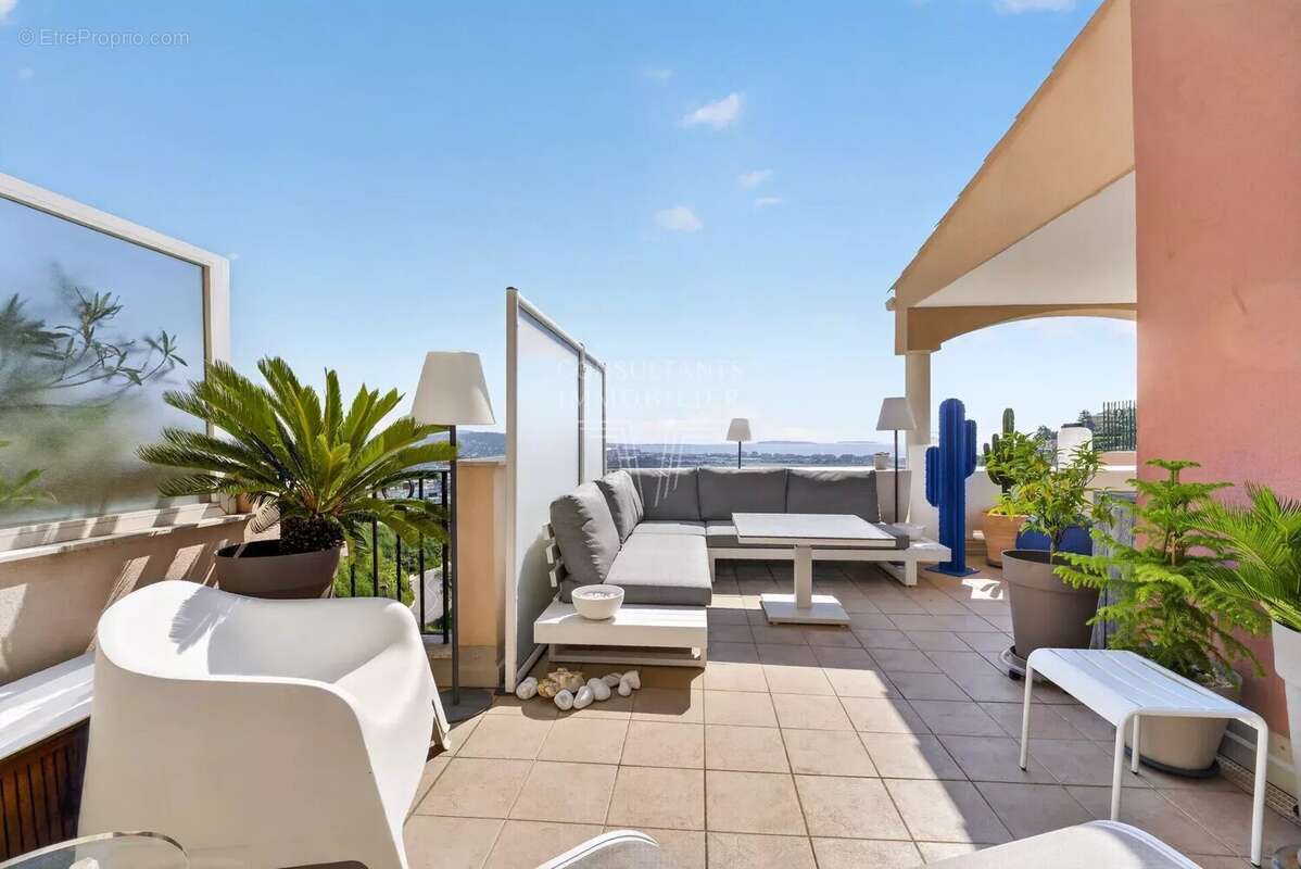 Appartement à MANDELIEU-LA-NAPOULE