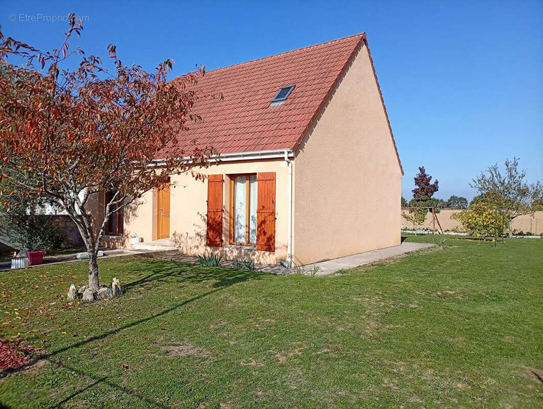 Maison à GROSSOEUVRE