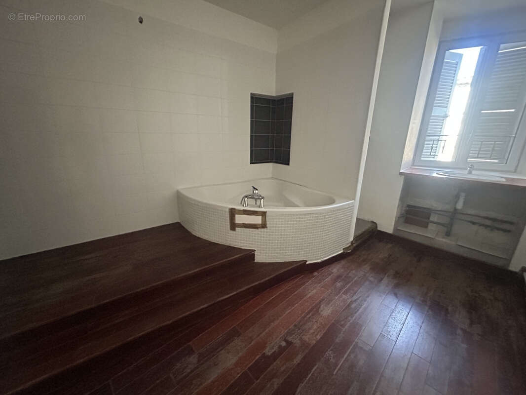 Appartement T5 100m2 Centre-Ville de Nîmes - photo 8