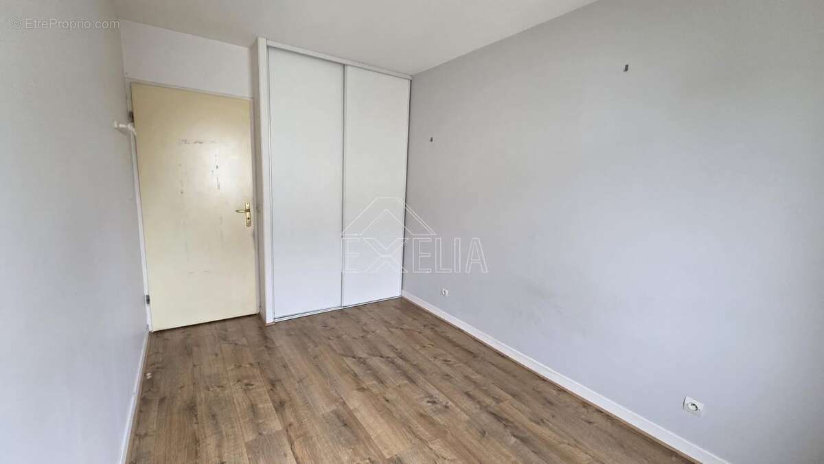 Appartement de type f3 en centre ville de mantes la jolie avec place de parking et balcon - photo 9