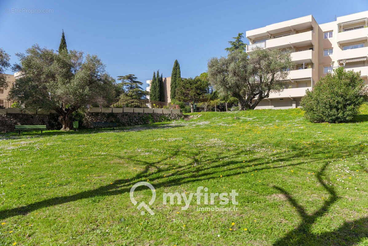 Appartement contemporain avec piscine et tennis. - photo 26