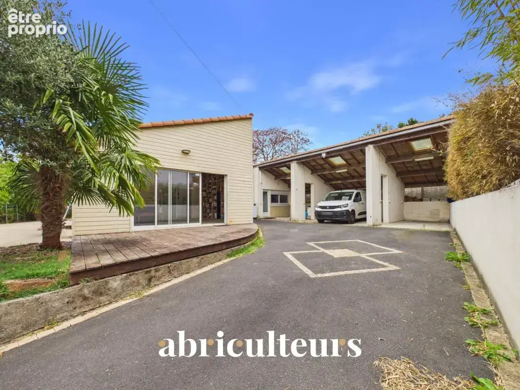 Maison de plain-pied de 140 m² - 4 chambres -5 parking - Saint-Jean-de-Boiseau (44640) - photo 13