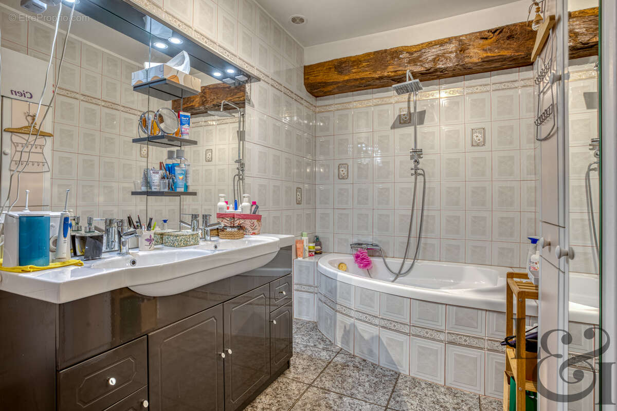 Maison rénovée à vendre proche commerces de Villeneuve-sur-Lot - photo 6