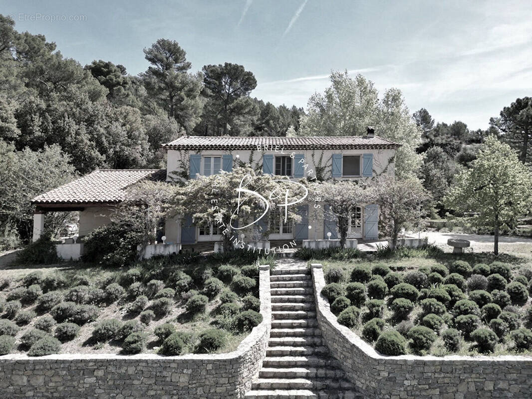 TOURTOUR A VENDRE belle propriété 5 chambres 3700 m2 de terrain - photo 1