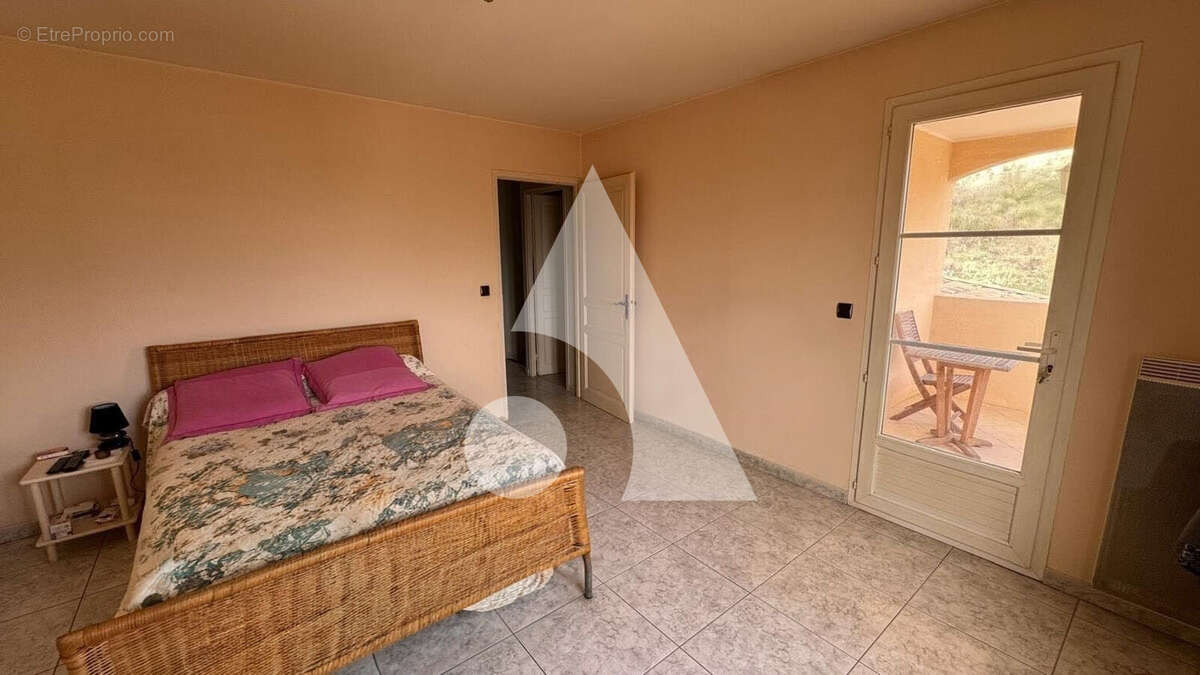 Pertuis - Villa individuelle de 147 m2 sur 1 800 m2 terrain - Piscine-Garages - photo 8