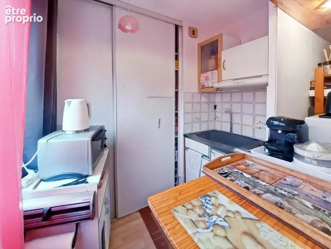 Studio de 25,05 m² à rénover – Résidence sécurisée avec ascenseur, cave et parking - photo 3