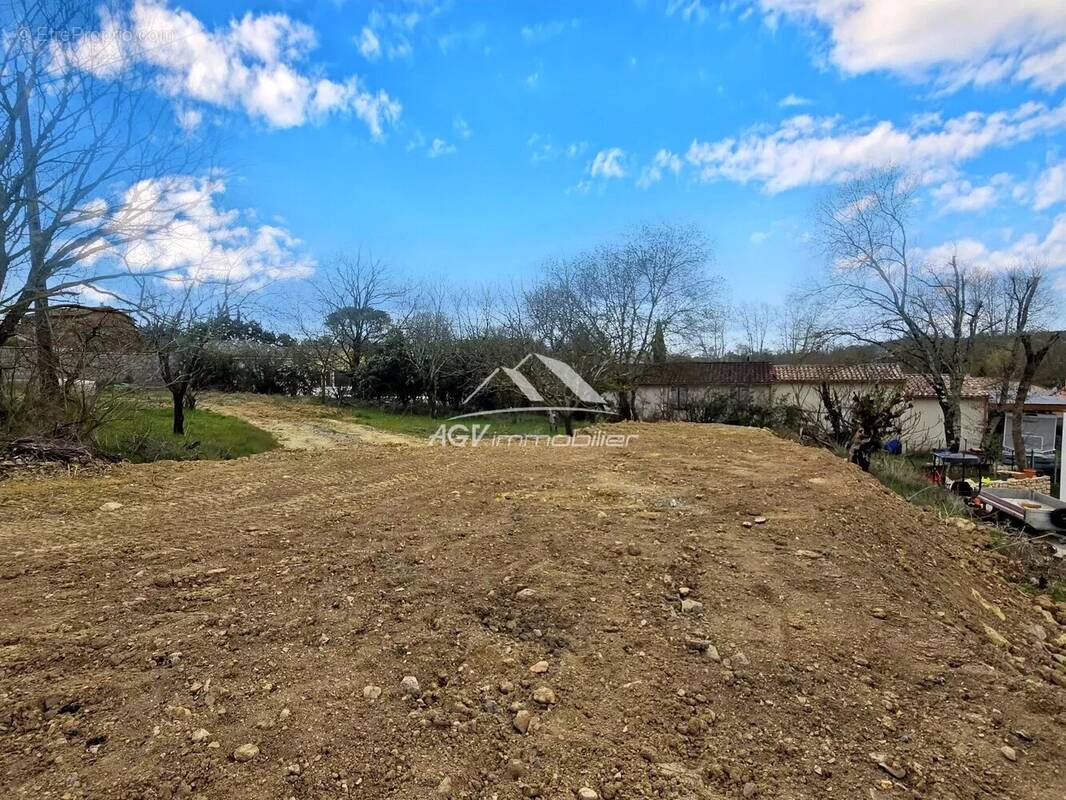 Terrain à LES MAGES