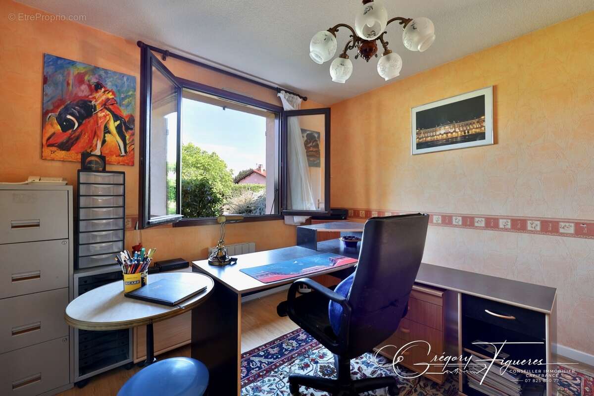 CHAPONOST – Élégante maison familiale avec possibilité de deux logements indépendants – Terrain de 802 m² - photo 9
