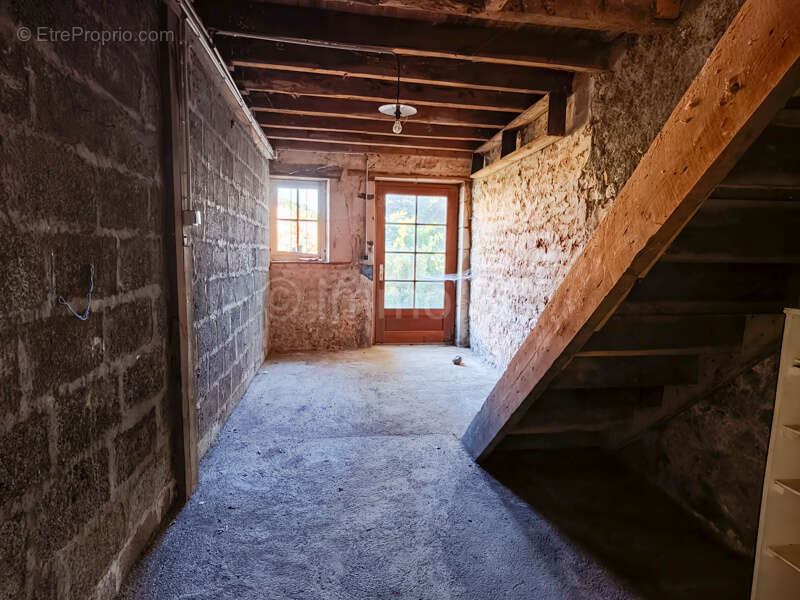 Maison en pierre à rénover avec terrain et grange - photo 13