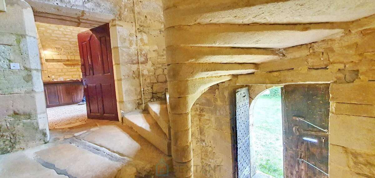 Corps de logis d'exception  Ancien château des XIII? & XV? siècles  Saint Pompon (25 km de Sarlat) - photo 18