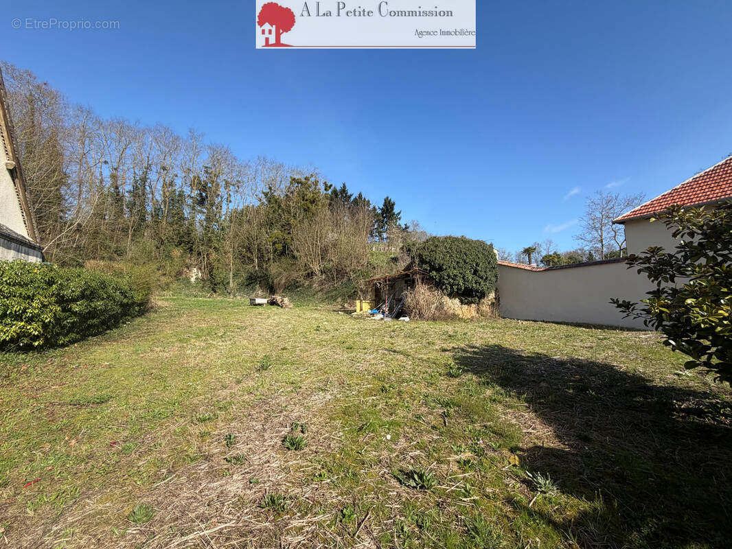 Terrain à LEVES