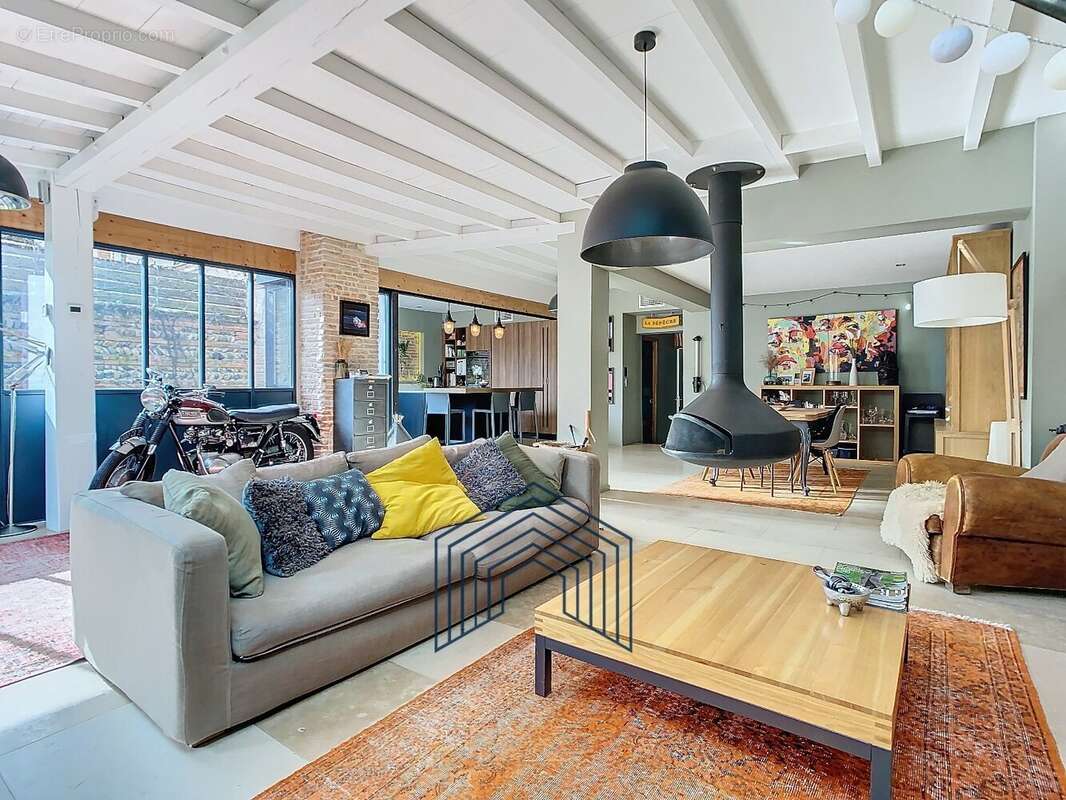 Maison à BRUGUIERES