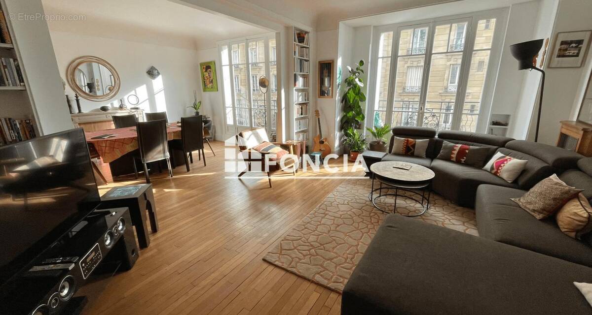 Appartement à PARIS-16E