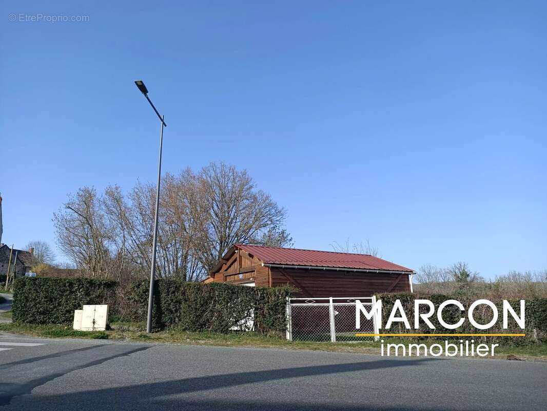 Maison à SAINT-MEDARD-LA-ROCHETTE