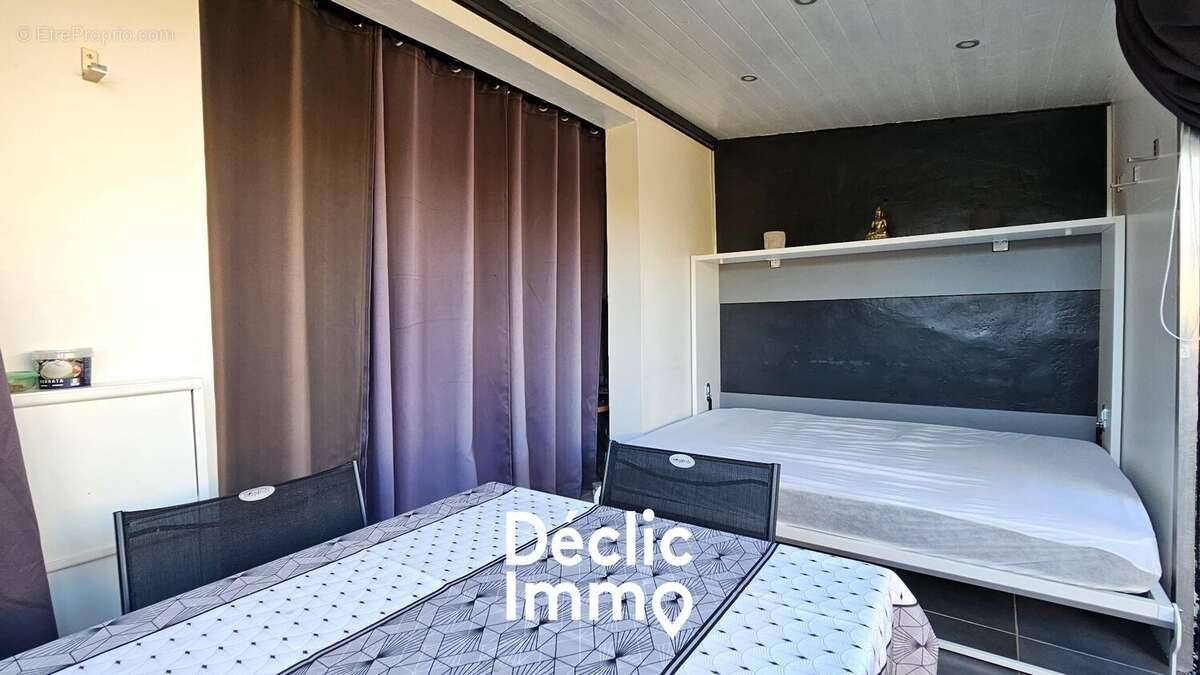 Maison à VIC-LA-GARDIOLE