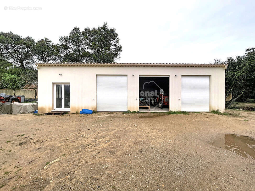 Maison à UCHAUX