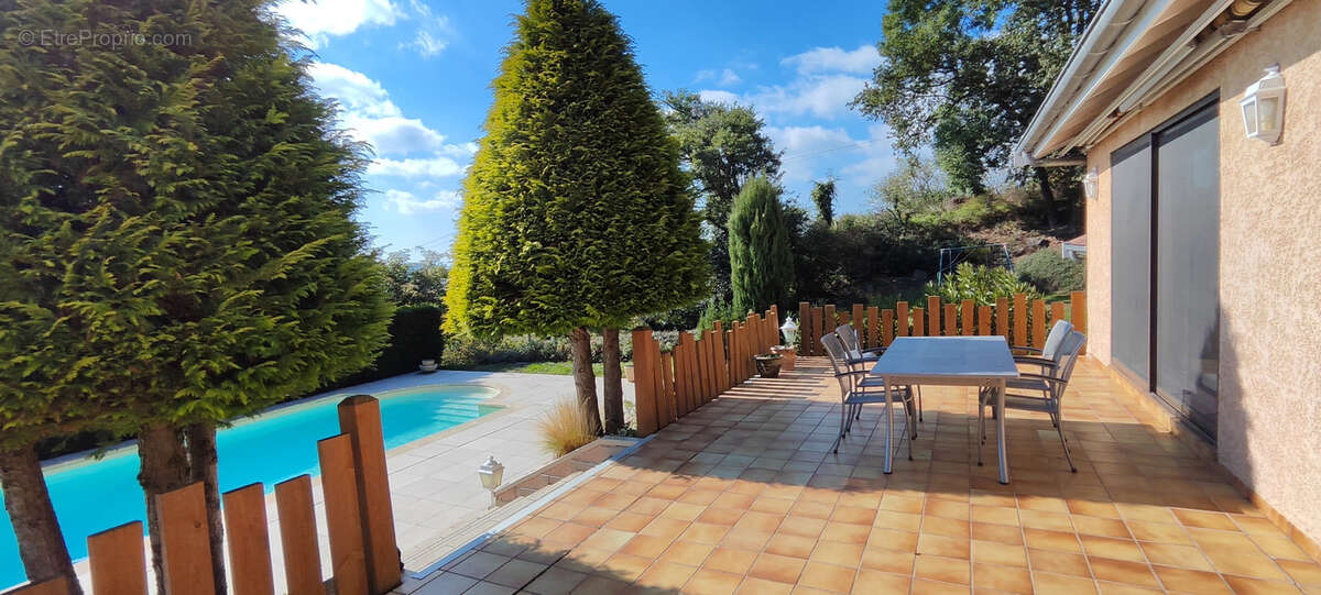 Maison individuelle  avec piscine et grand terrain - photo 2