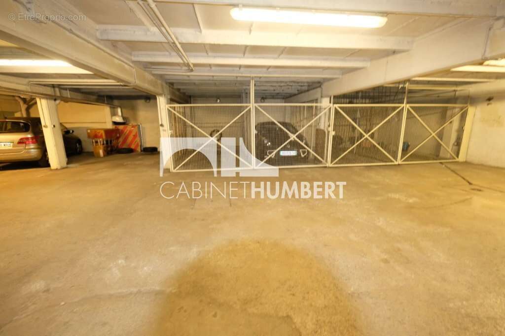 Parking à SAINT-ETIENNE