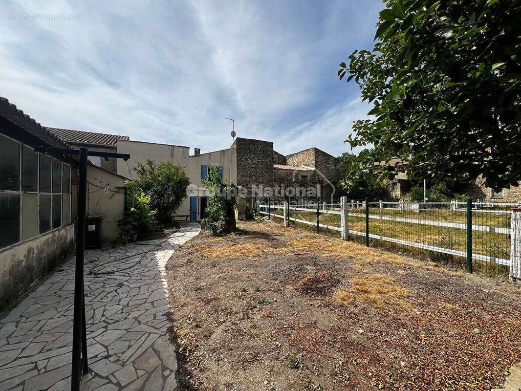 Maison 3 chambres, jardin et dépendance au coeur du village - photo 14