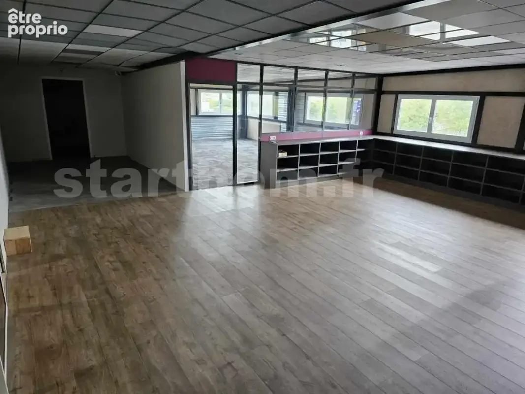 Local d'activités  1150 m2 rentabilité 9,57% brut - photo 2