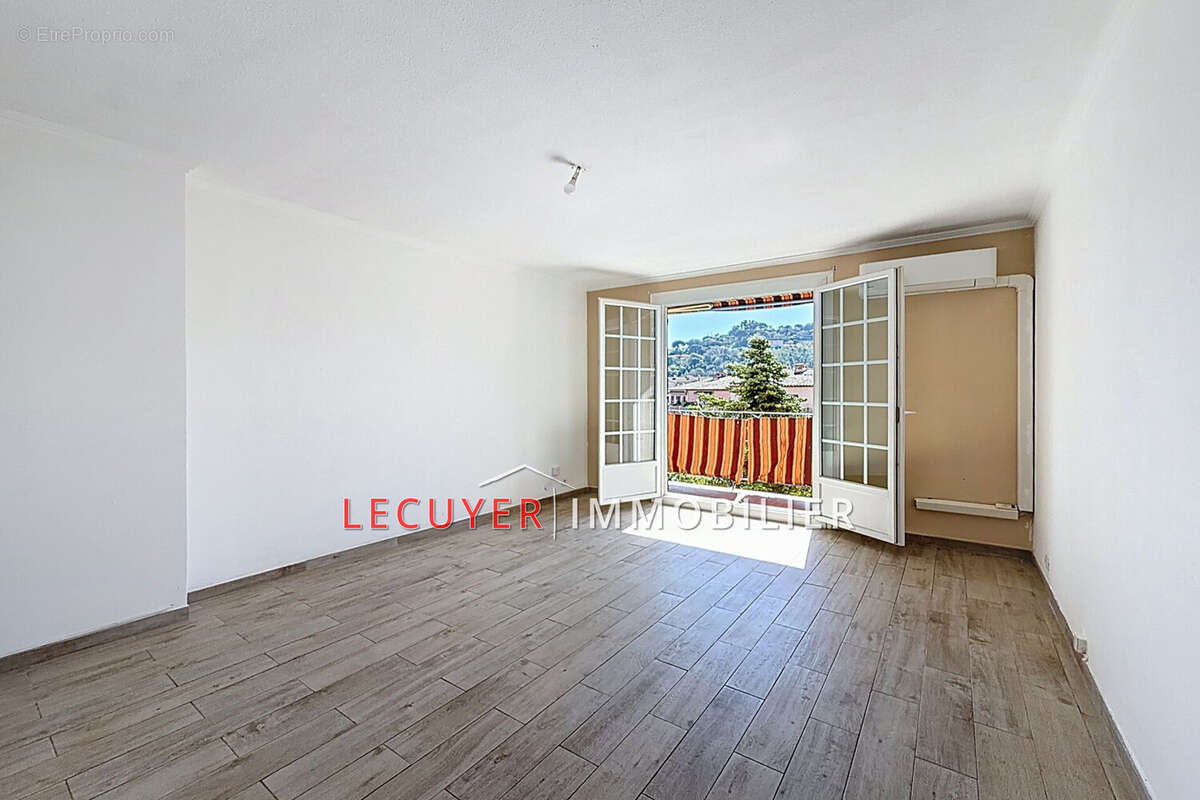 Appartement à VALLAURIS