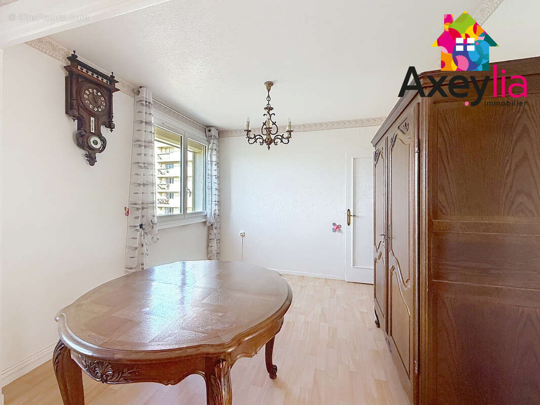 A vendre - roanne centre - appartement t5 avec balcon, box fermé et cave - photo 6