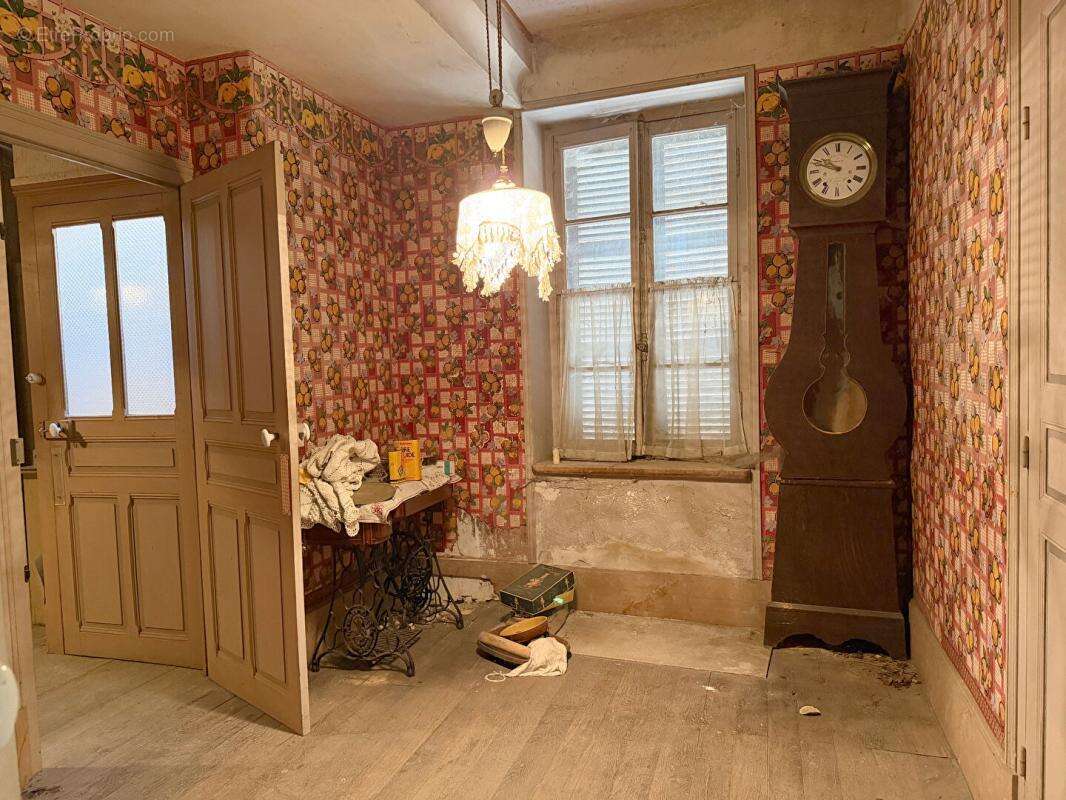 Maison ancienne de 138 m2 avec dépendances - photo 3