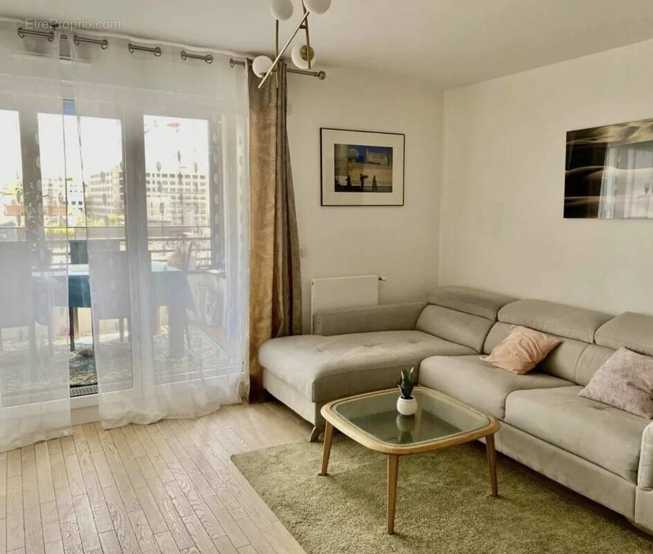 Appartement à COURBEVOIE