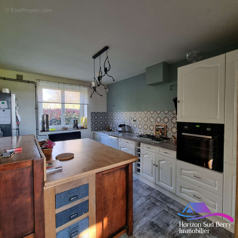 Cuisine A/E - Maison à AIGURANDE