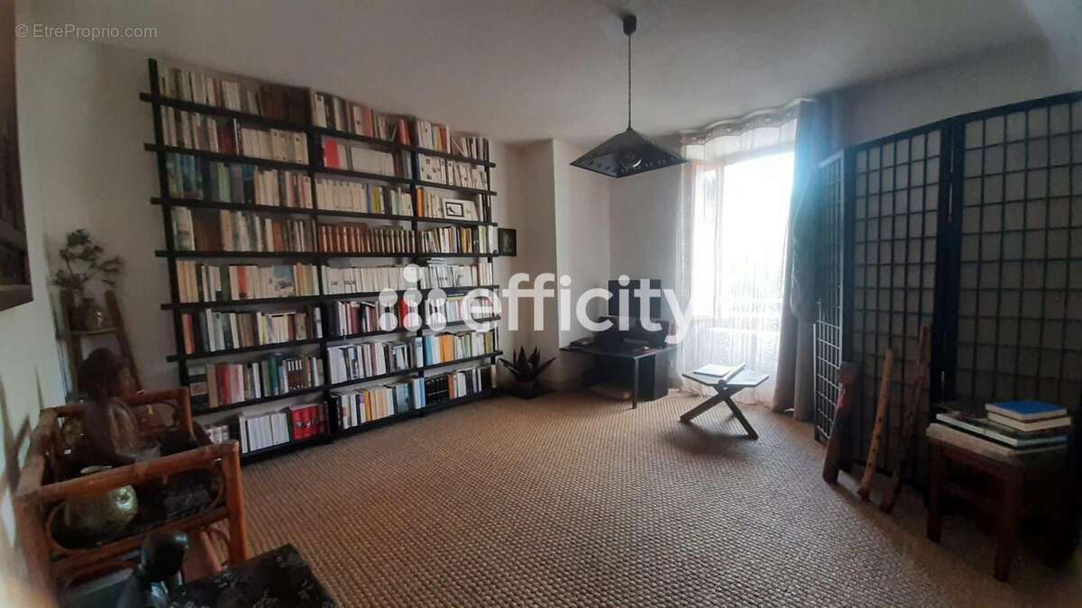 Maison à CHAILLAC-SUR-VIENNE