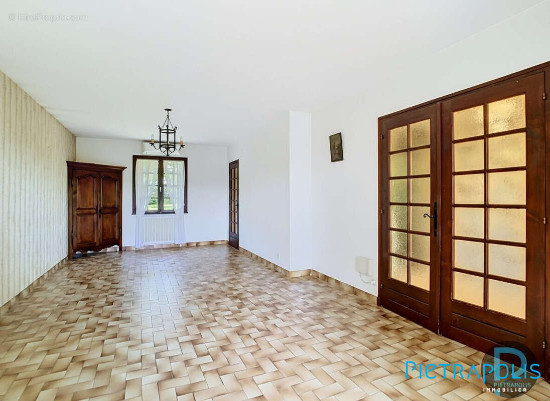 Maison 88 m² à Montracol  - photo 7