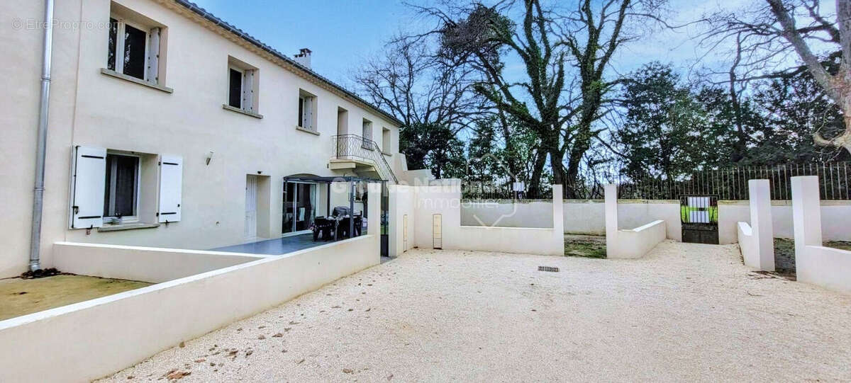 Appartement à JONQUIERES-SAINT-VINCENT