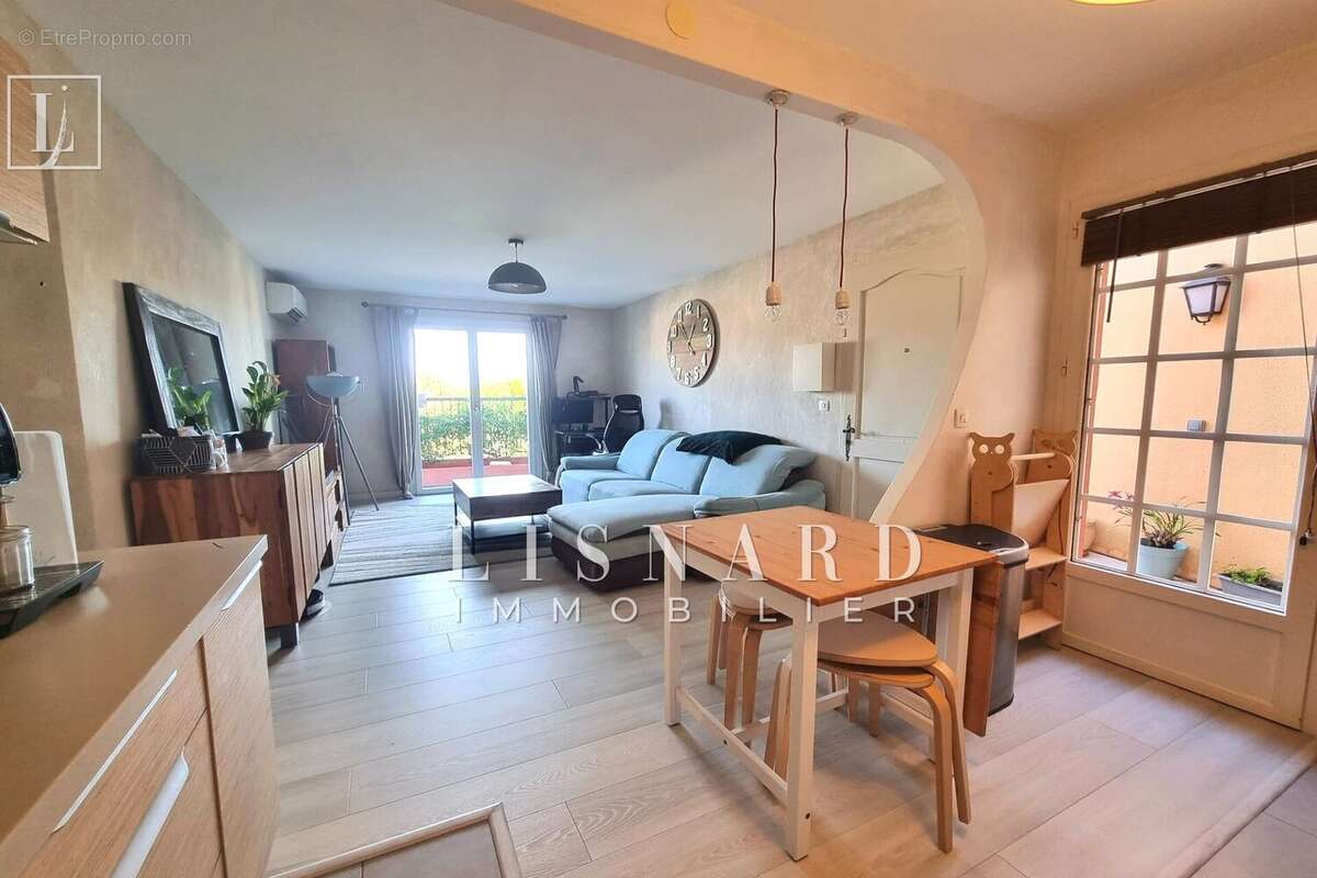 Appartement à VALLAURIS