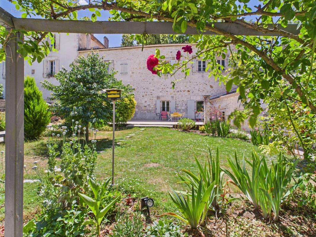 Maison de charme avec beaux volumes - photo 14