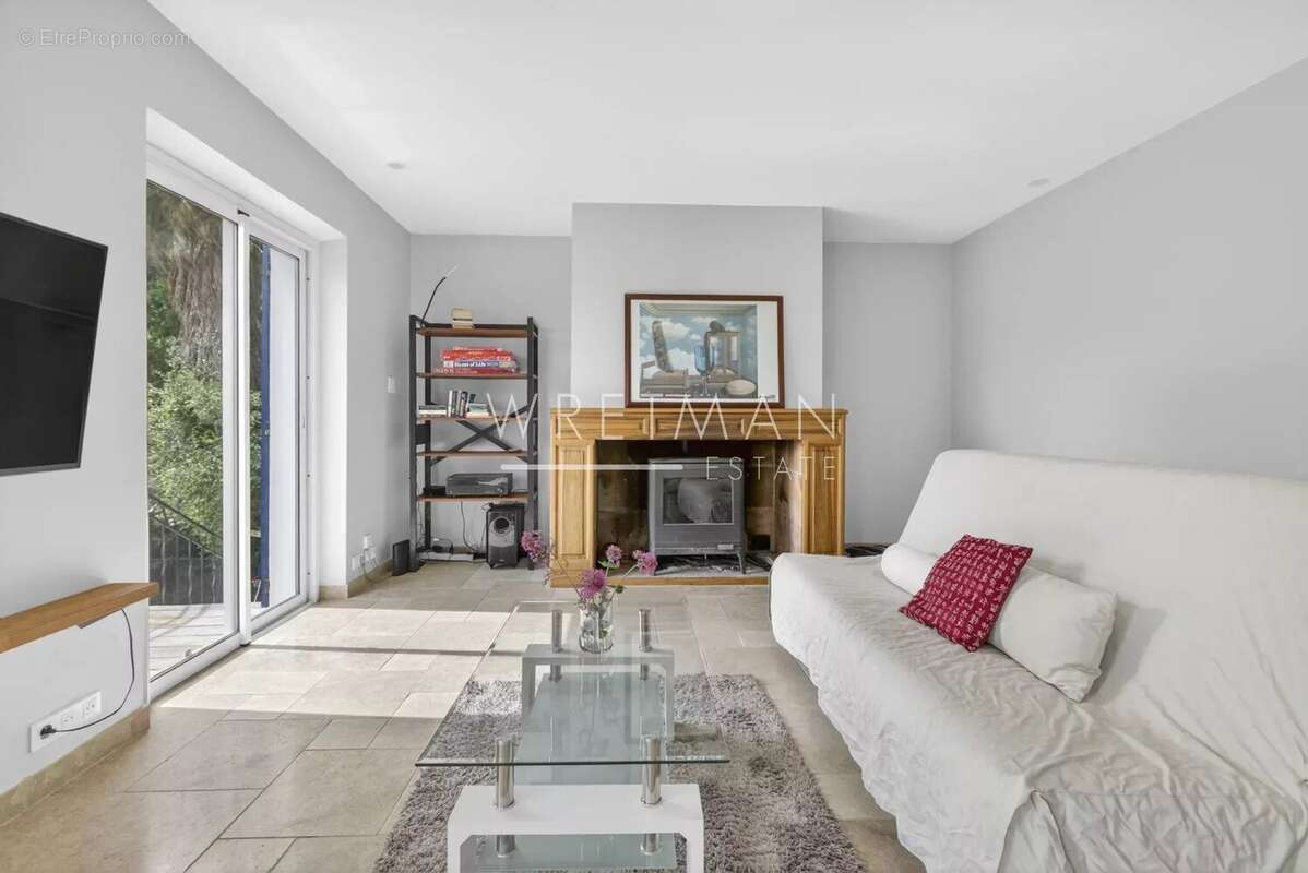 Maison à CHATEAUNEUF-GRASSE