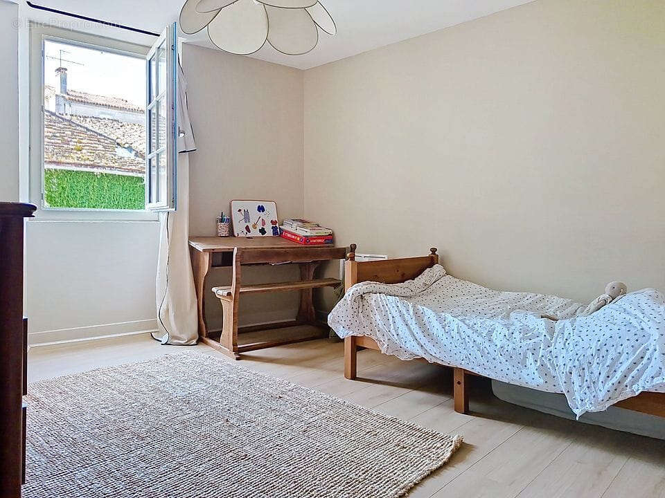 Maison en pierre rénovée avec annexe et bel extérieur, cœur de village - 33790 Pellegrue - photo 8