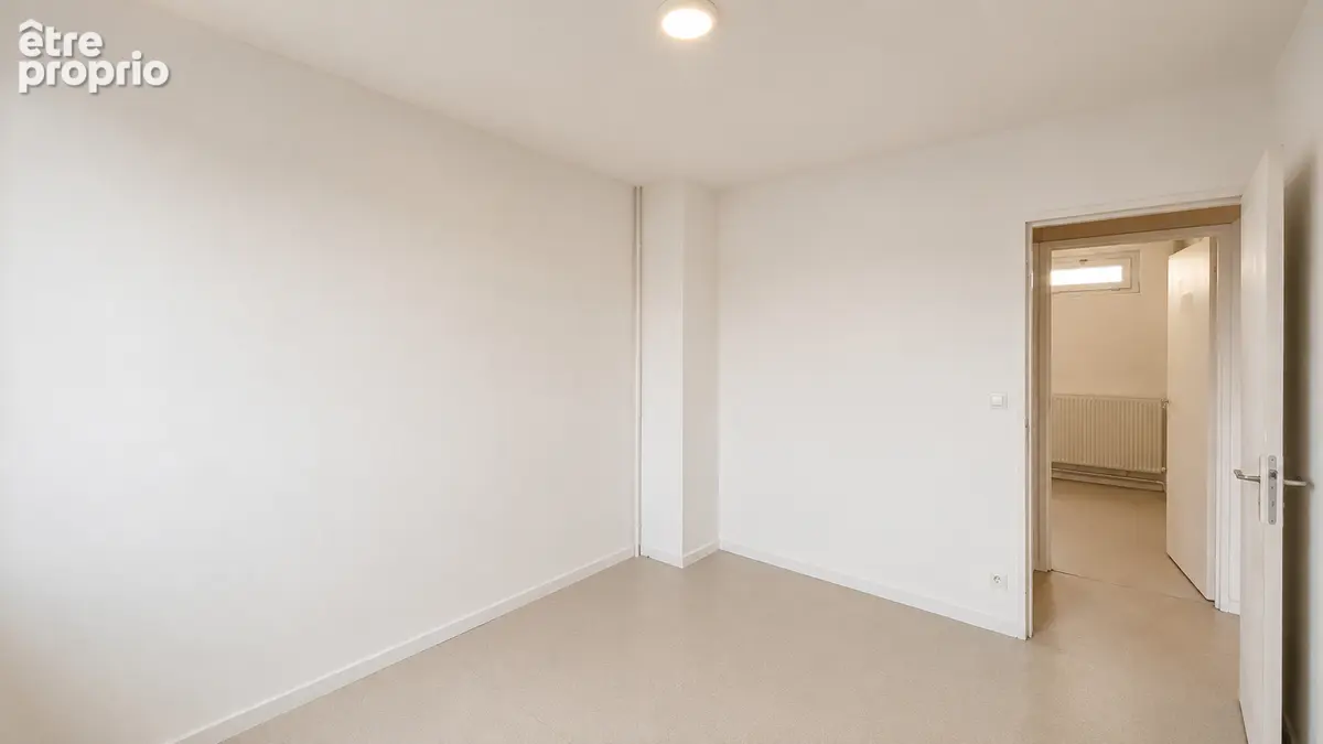 A vendre pavillon de type 4 avec garage et jardin - secteur saint savin - photo 10