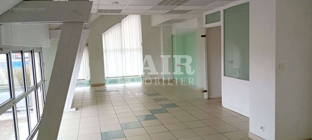 Commerce à CONDE-SUR-SARTHE