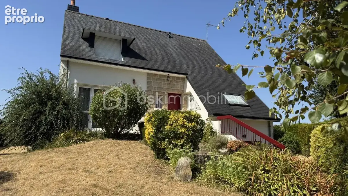 Maison traditionnelle - 5 pièces - 3 chambres + 1 bureau - sous-sol complet - jardin clos et arboré - photo 2