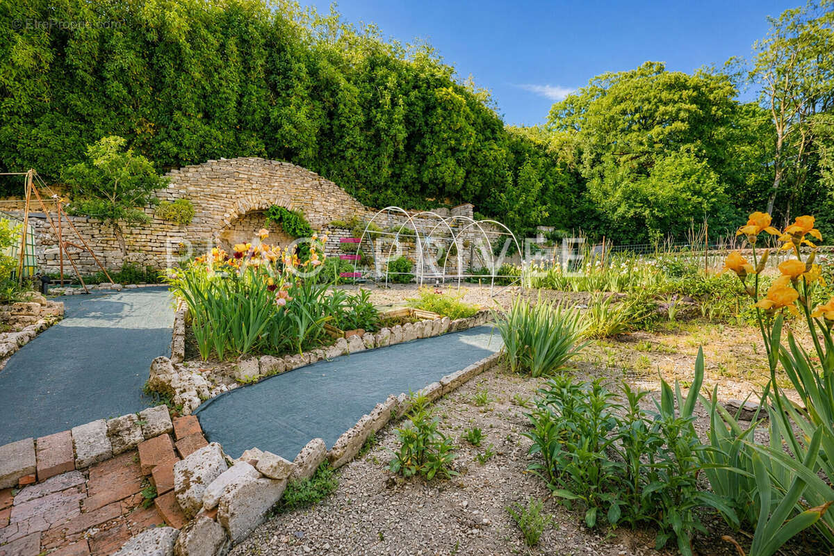 Maison avec jardin et dépendances - photo 2