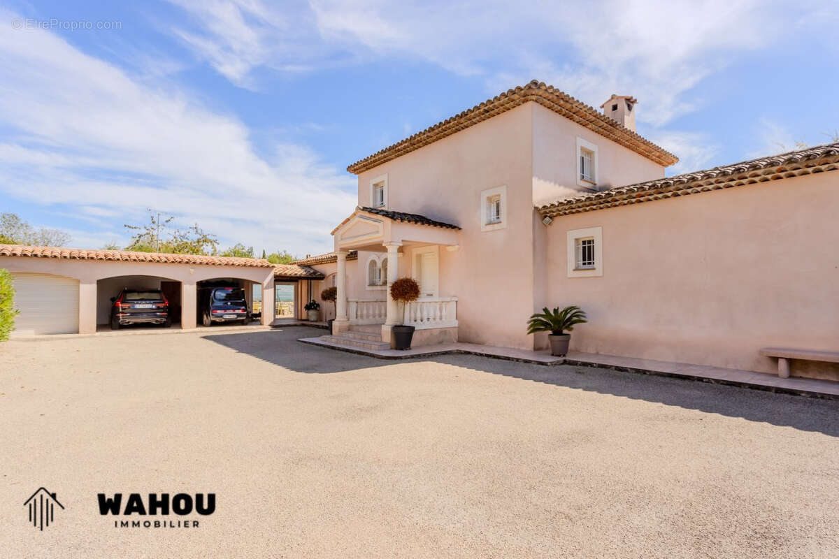 Maison à SAINT-CEZAIRE-SUR-SIAGNE