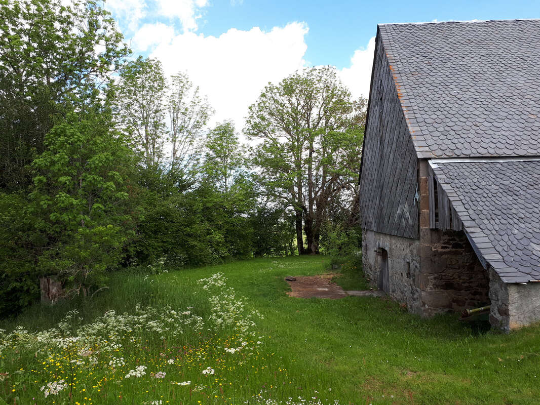 Beau corps de ferme de 260 m2 à aménager avec jardin - photo 3